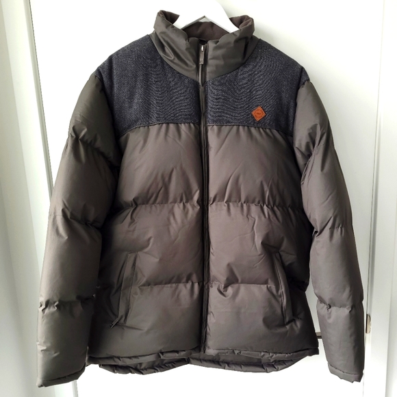 Brand New Puffer Jacket, Large size, but fits a Medium - Picture 1 of 3